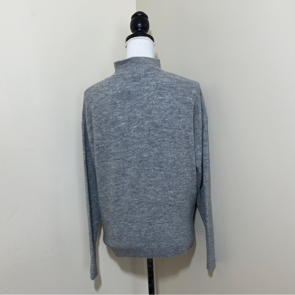 Lety & Me || woman’s gray sweater size small - Picture 3 of 10